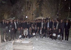 Gözyaşlarıyla ayrıldılar